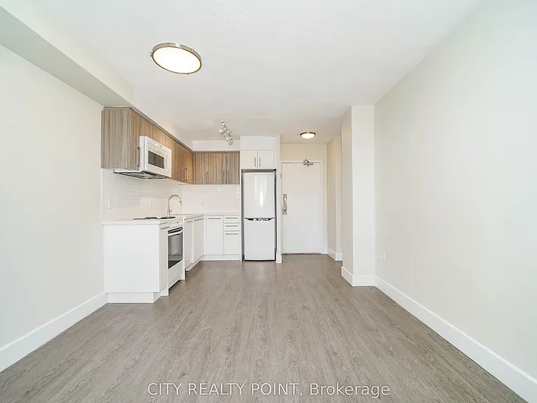 1500 Bathurst St #207 — Photo 5