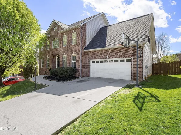 721 Baldwin Station Ln, Knoxville, TN 37922