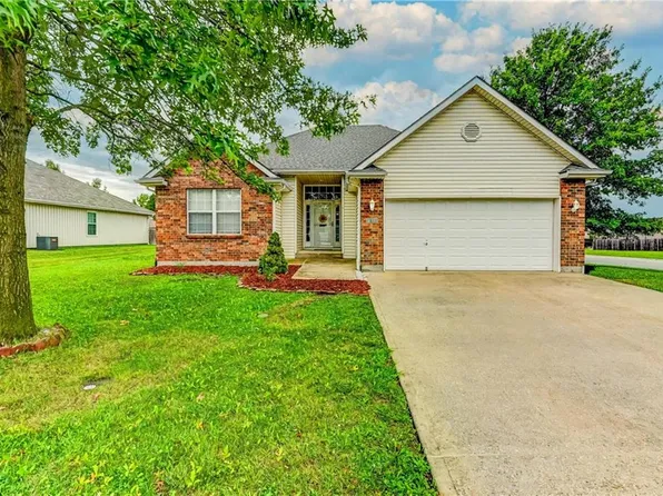 701 SW Logan Dr, Grain Valley, MO 64029