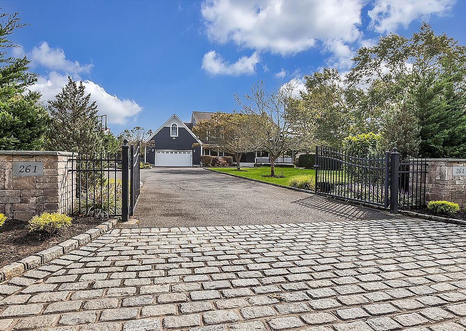 1st image of 261 Gillette Ave