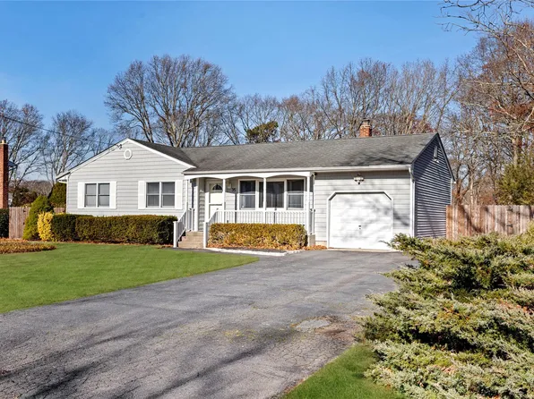 35 Kilroy Drive, Mastic, NY 11950