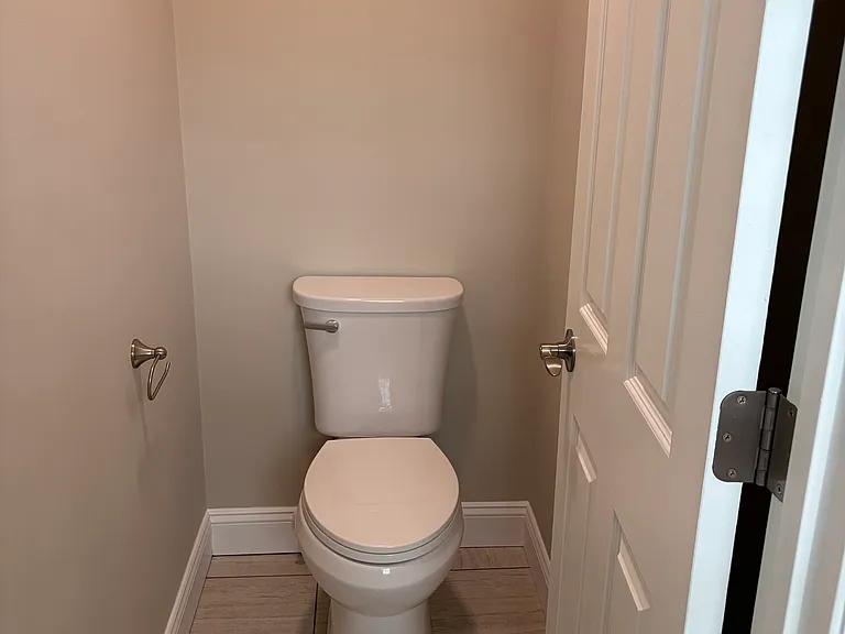 8724 Shoreham Blvd — Photo 18