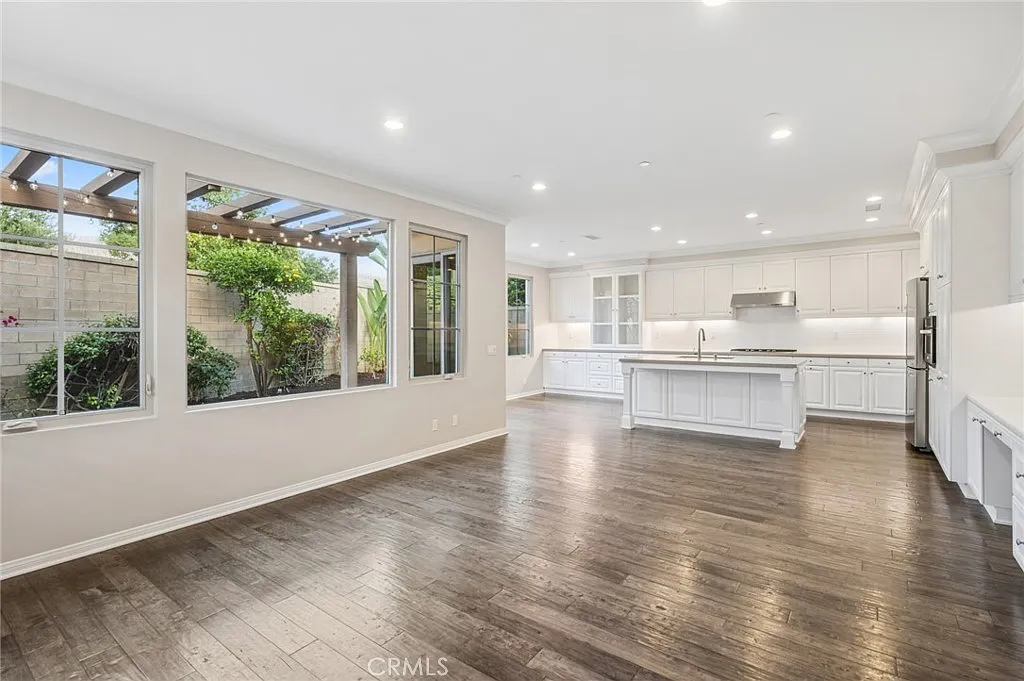 3 bed, 2.5 bath, 1868 sqft, $5,995 — Photo 4