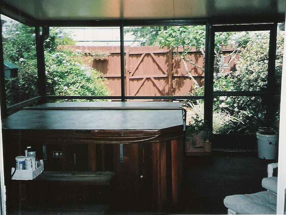 Hot tub, screen porch