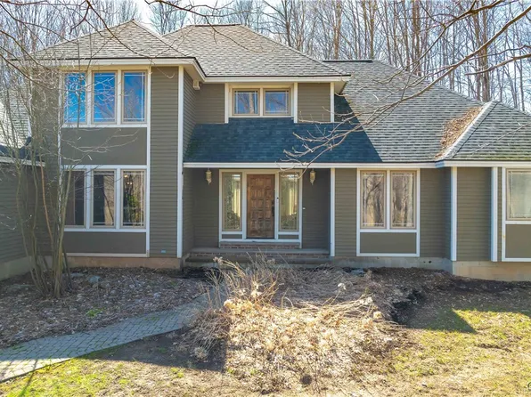 30 Creekside Dr, Fulton, NY 13069