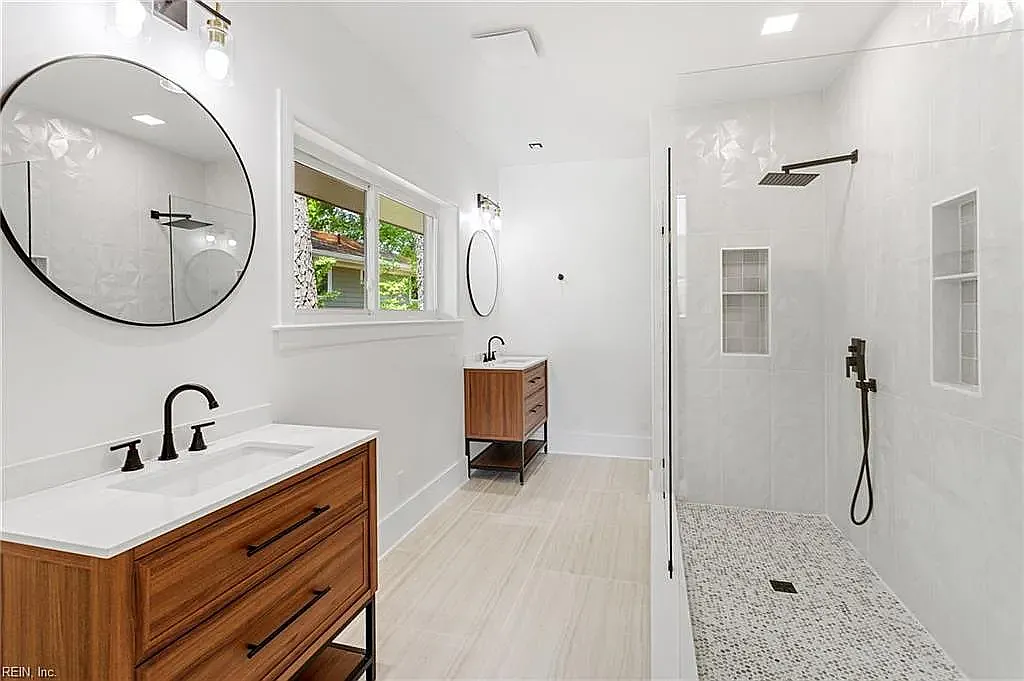 2 bed, 2481 sqft, $2,999 — Photo 4