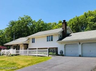 108 Mayflower Ct, Bushkill, PA 18324