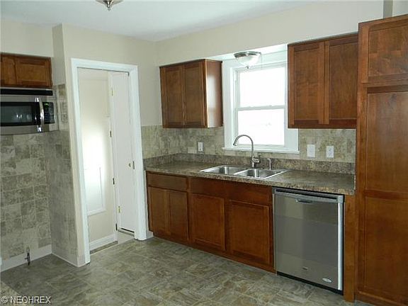 2nd image of 5387 E 139th St