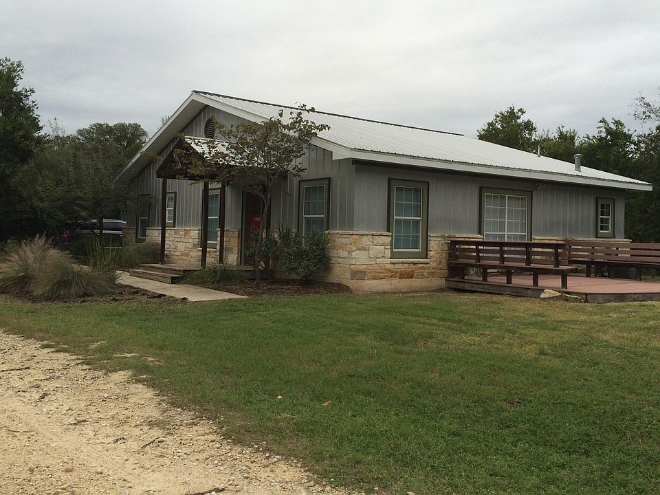 view of the front from the driveway