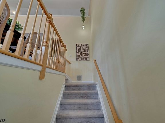 2nd image of 326 Winthrop Dr
