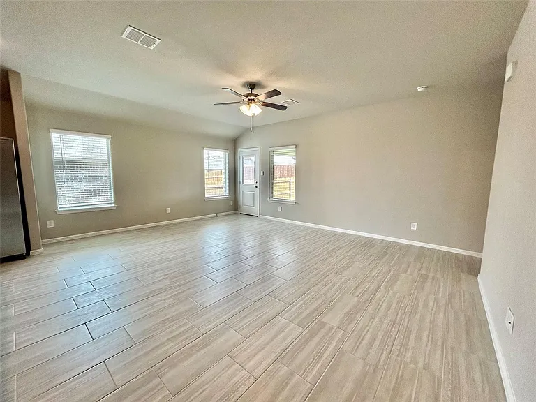 16432 Severn Ln — Photo 10