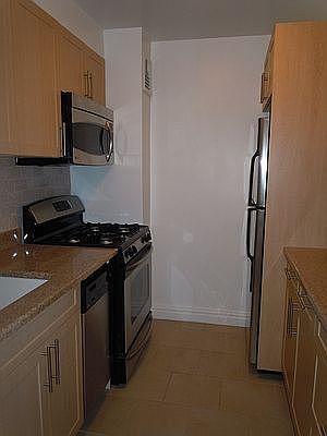 3rd image of 210 W 89th St APT 7F