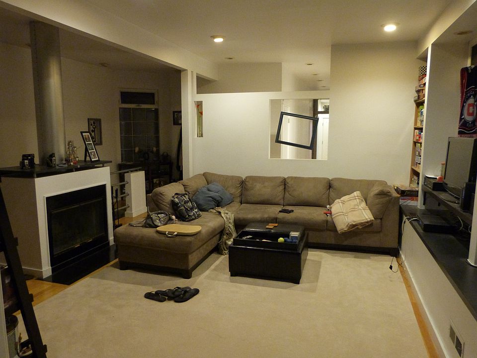 1st image of 4037 N Oakley Ave #2