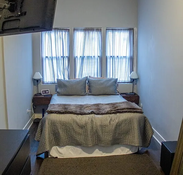 2344 N Oakley Ave #1 — Photo 6