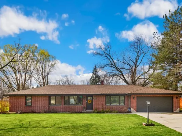 803 Rose Ave, Prospect Heights, IL 60070