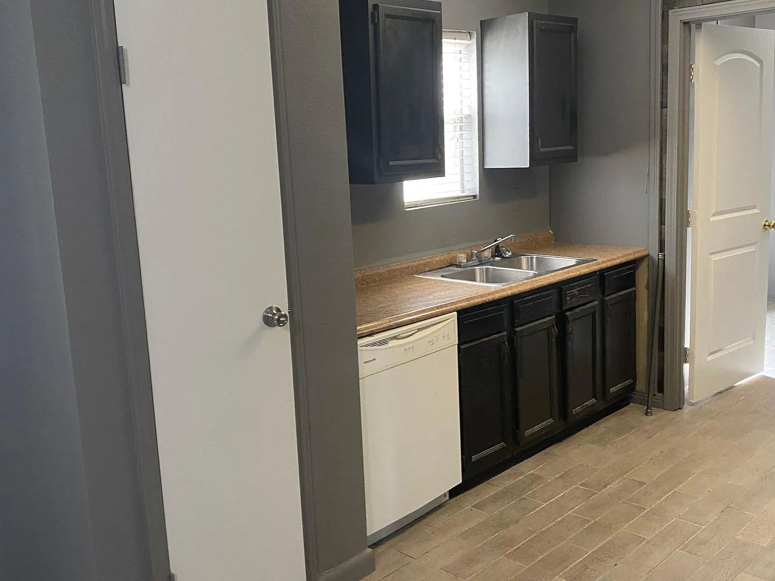 3 bed, 1000 sqft, $1,280 — Photo 3