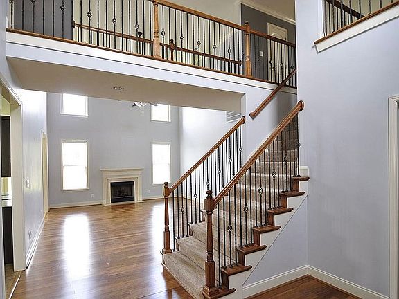 5th image of 102 Arbor Hill Ln SW