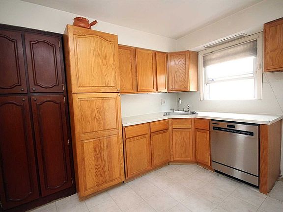 4th image of 69-29 167th St