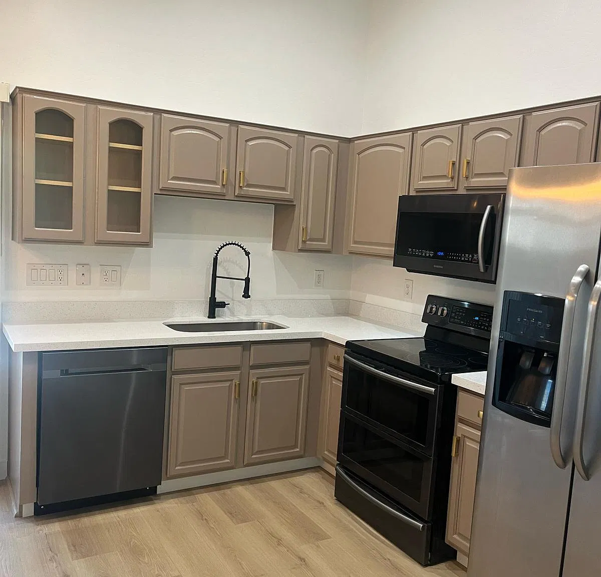 3 bed, 1065 sqft, $1,699 — Photo 3