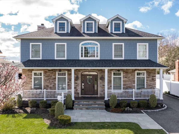 72 Mckinley Avenue, Westbury, NY 11590