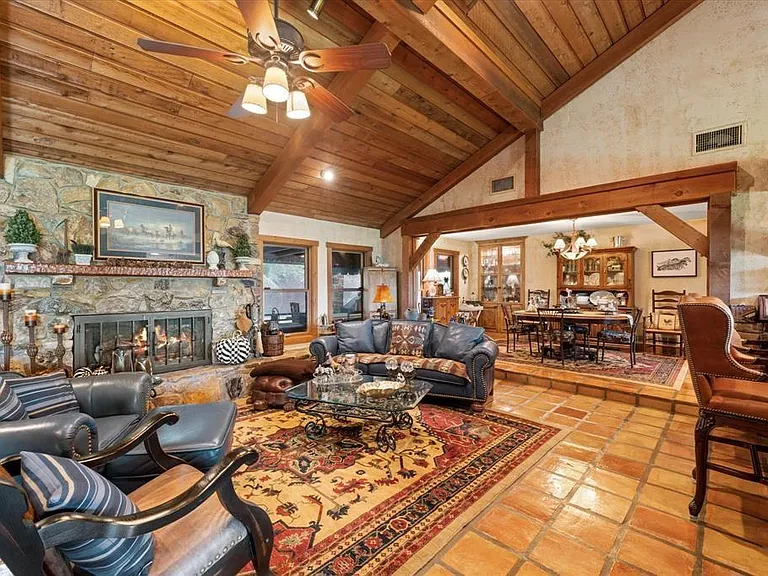 1382 E Blackjack Rd — Photo 4