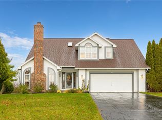 35 Cassandra Cir, Churchville, NY 14428