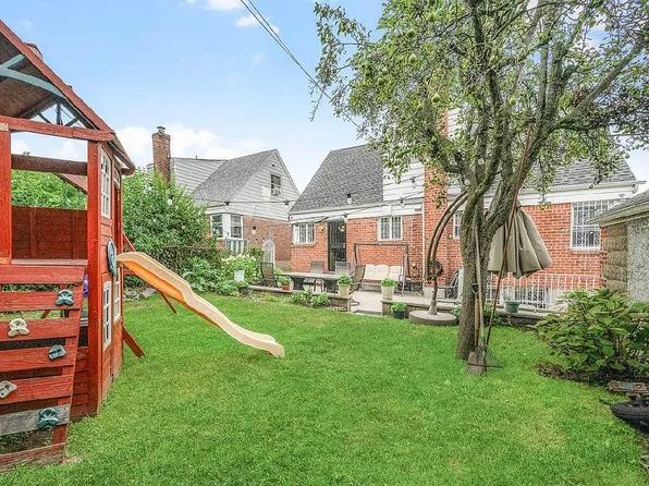 4818 190th St, Fresh Meadows, NY 11365