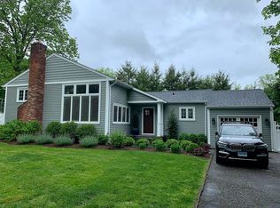 38 Esquire Rd, Norwalk, CT 06851