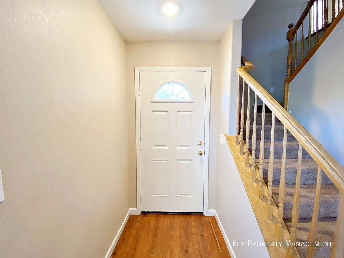 Spacious 4-Bedroom Home With Den & Loft In Cul-de-Sac — Photo 2