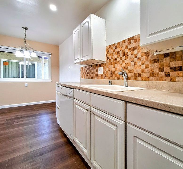 1st image of 890 Burbank Dr #6