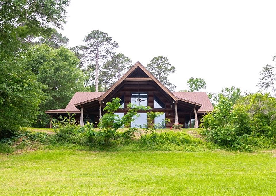 1st image of 673 Sandy Point Rd