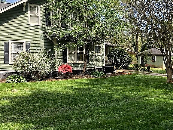 3rd image of 33 Falls Ave