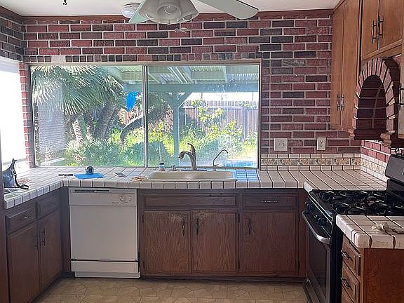 4th image of 608 Mariposa Cir