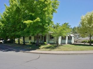 1040 NW Arrowood Dr, McMinnville, OR 97128