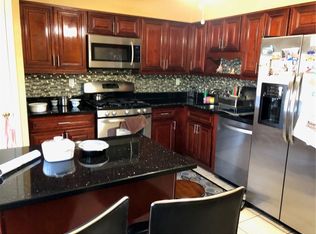 5 Gardenia Ct, Sayreville, NJ 08872