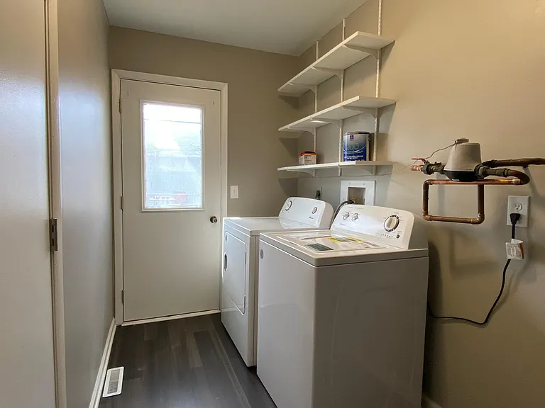 84 Fernwood Rd — Photo 16