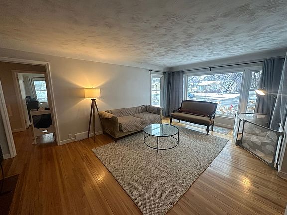 4th image of 1743 Montreal Ave