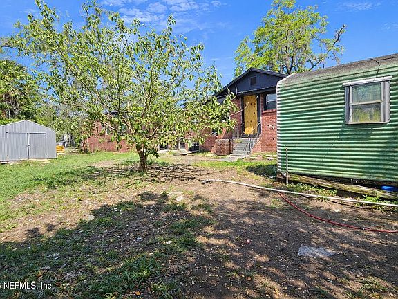26th image of 9604 WOODLAND Avenue