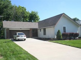 413 SW Richwood Ln, Blue Springs, MO 64014