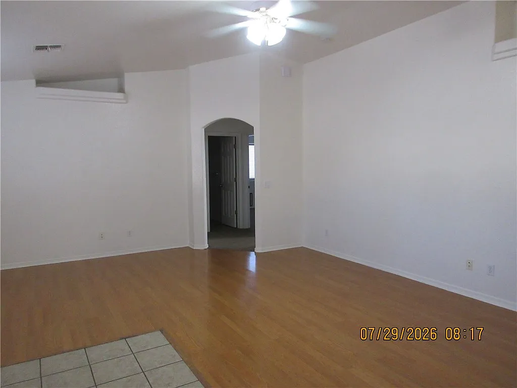 3 bed, 2.0 bath, 1326 sqft, $1,375 — Photo 2