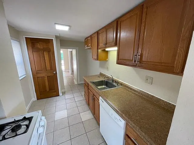 2227 Lehigh St — Photo 3