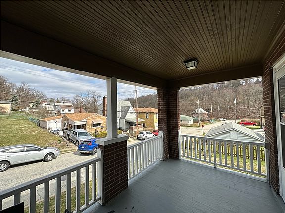 4th image of 558 Woodmont Ave