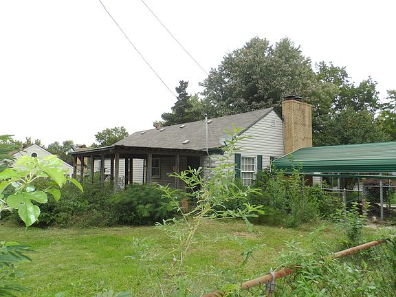 Back has screened porch