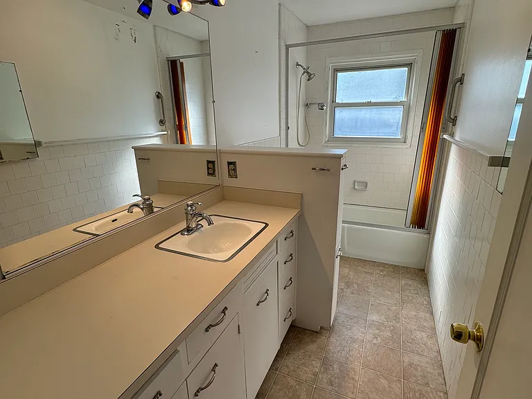 10435 Byrne Ave — Photo 4