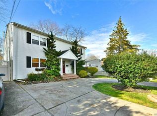 62 Little East Neck Rd S, Babylon, NY 11702