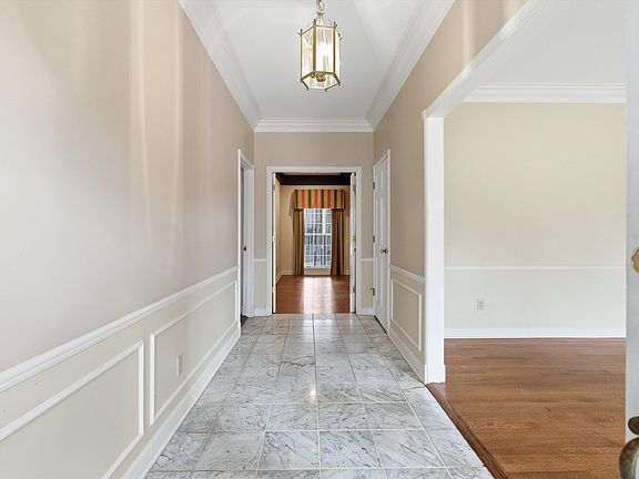 3rd image of 2050 Kirby Rd