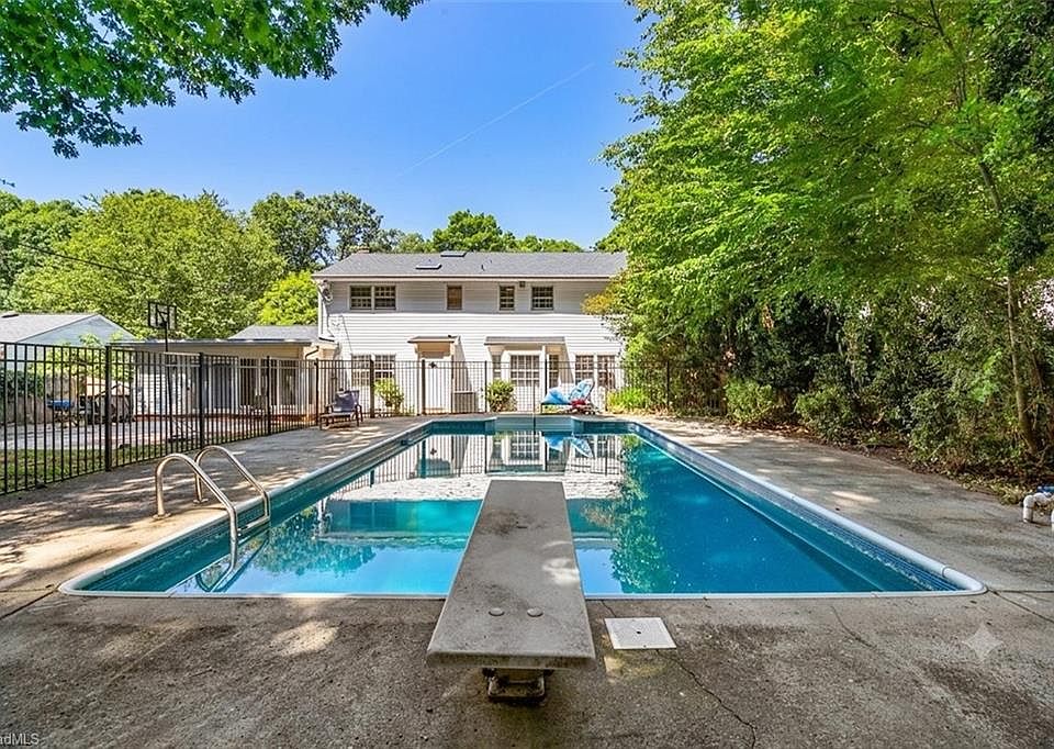 1st image of 1106 McDowell Dr