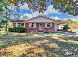 2538 Bel Aire St, Fayetteville, NC 28306