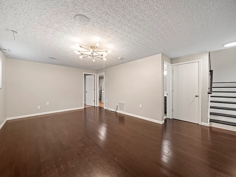 1300 Faunsdale Dr — Photo 32
