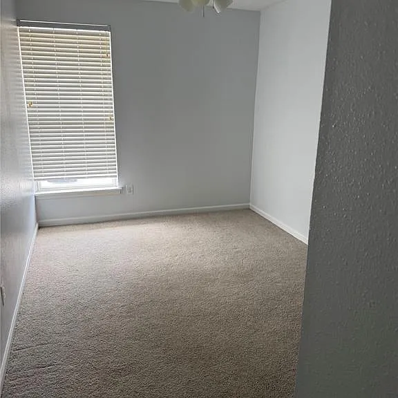 1943 Greenpoint Dr #302 — Photo 11